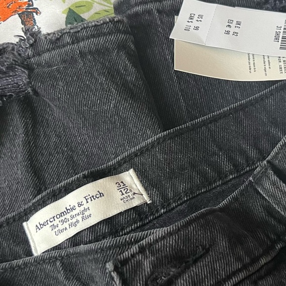 A&F Ultra High Rise 90s Straight Jean - Picture 5 of 5